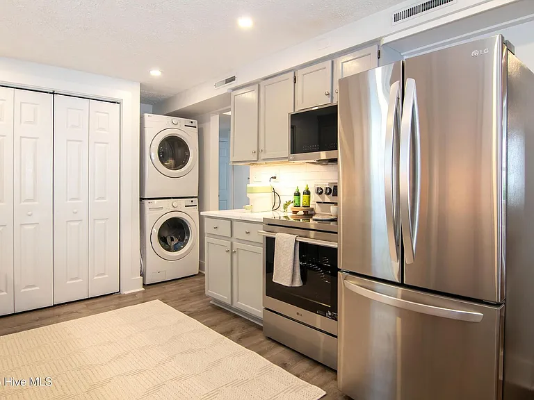 21 W Henderson St — Photo 19