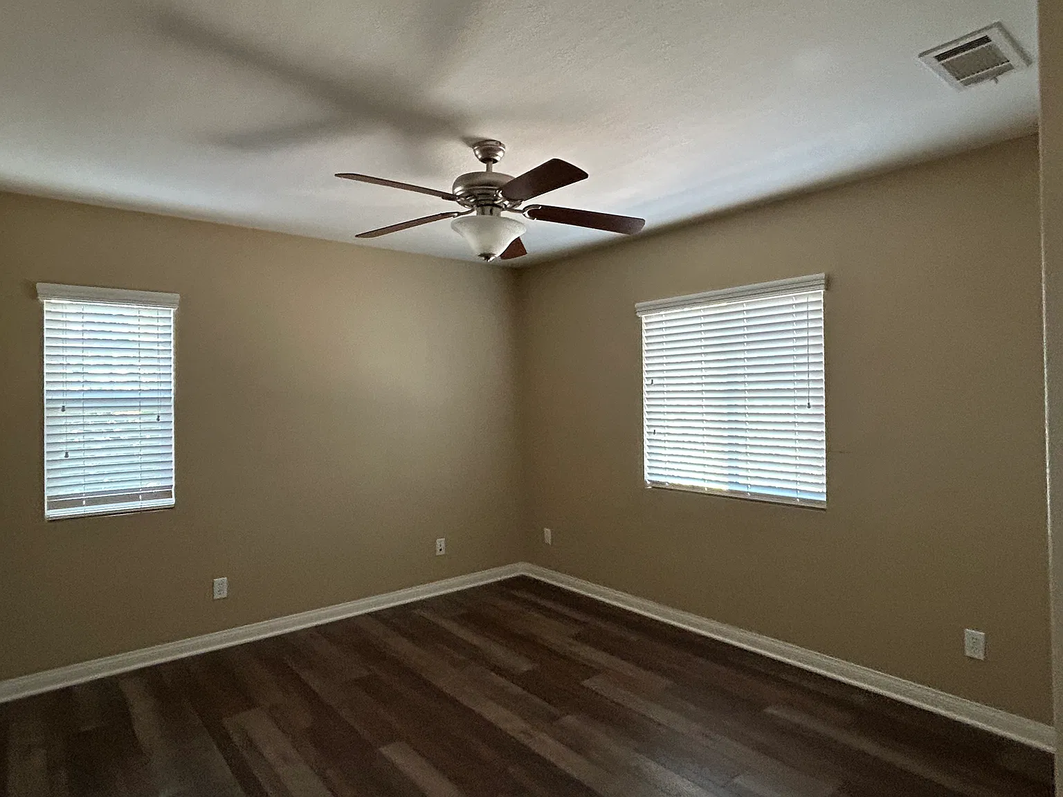 5 bed, 2439 sqft, $3,700 — Photo 4