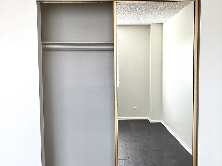 12501 Kornblum Ave #4 — Photo 9
