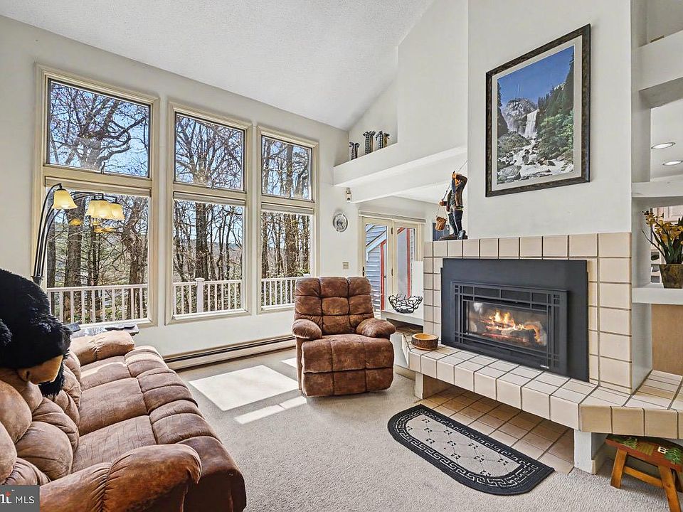 1st image of 5 Beachwood Ct