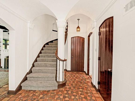 5th image of 5069 N Lake Dr