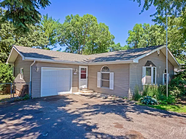 304 Broadway St, McHenry, IL 60050