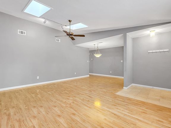 5th image of 192 NE Villas Ct