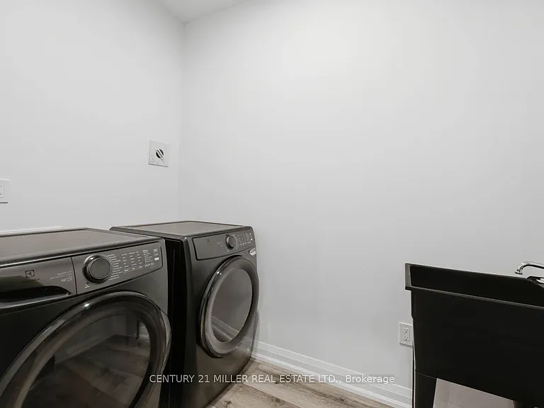 362 Wellington St E — Photo 16