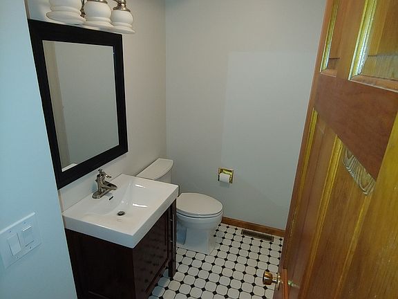 5th image of 664 Lincoln Ave