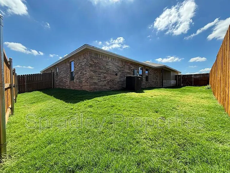 1047B Edwards Dr — Photo 19