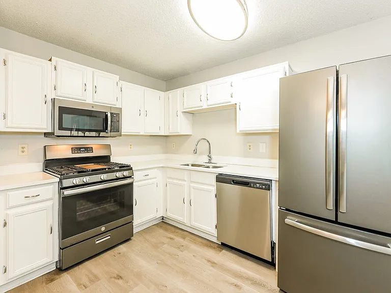 1612 Picadilly Ct NE — Photo 8