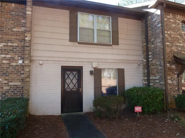 738 Garden View Dr, Stone Mountain, GA 30083
