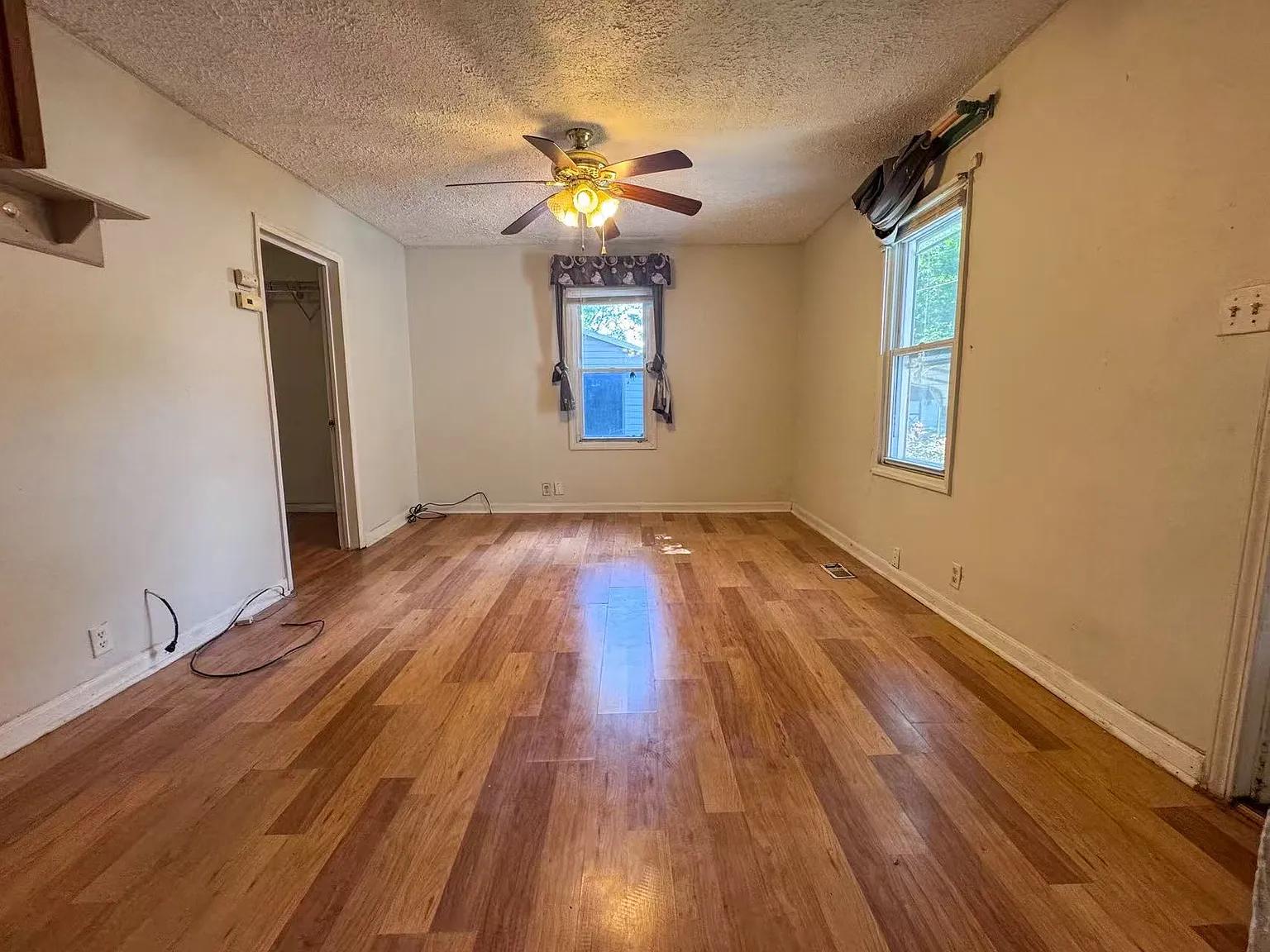 2 bed, 1.5 bath, 784 sqft, $1,150 — Photo 2