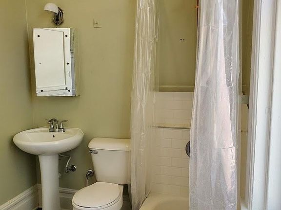 5th image of 255 NE Randolph Ave APT 3