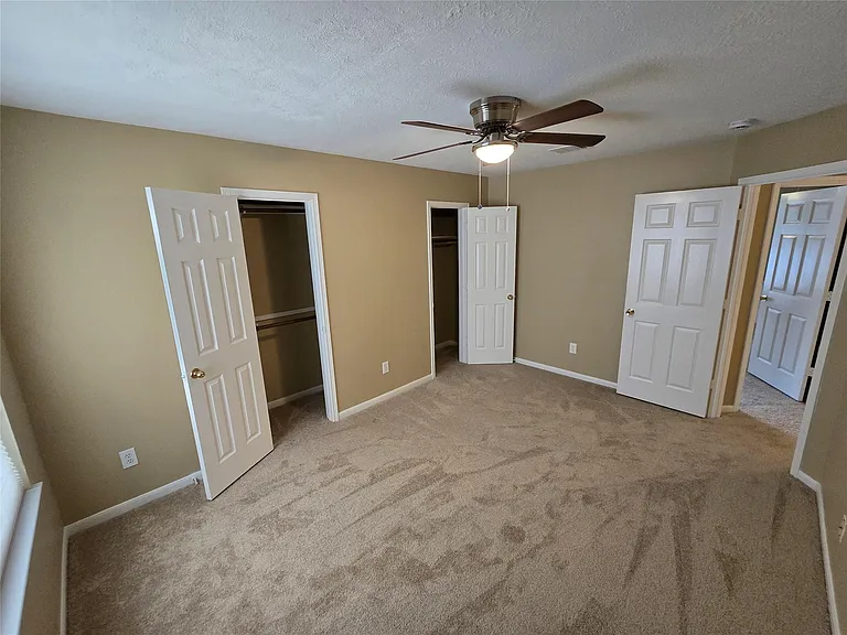 1820 Branch Hill Dr — Photo 32