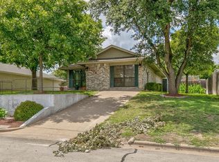1404 W Torrey St, Granbury, TX 76048