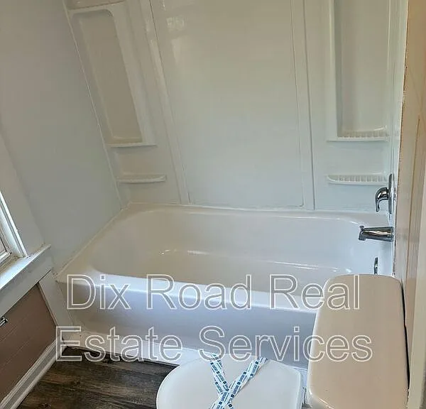 2240 Lakeview Ave — Photo 9