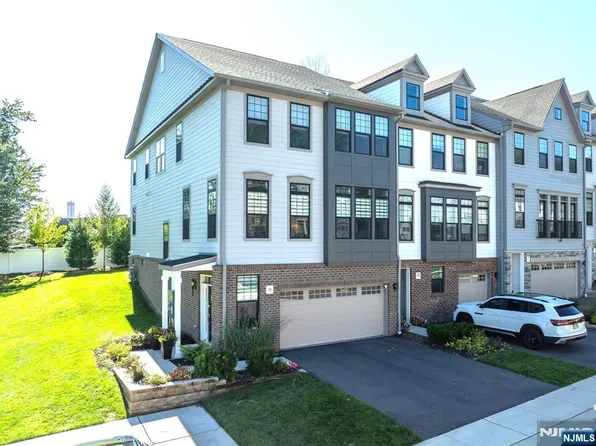 78 Cinnamon Drive #181, Upper Saddle River, NJ 07458