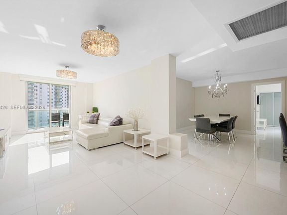5th image of 19370 Collins Ave APT 916