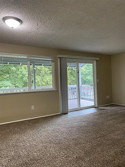 Riverside Manor - C11 — Photo 13