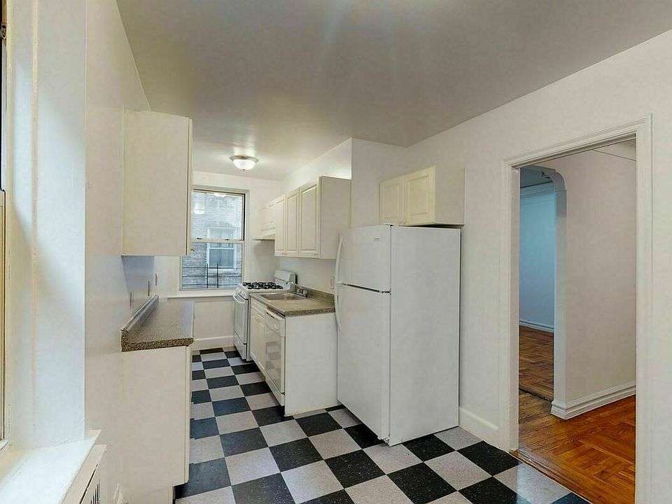 1st image of 41 Kew Gardens Rd APT 2C