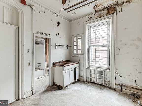 4th image of 204 S 41st St