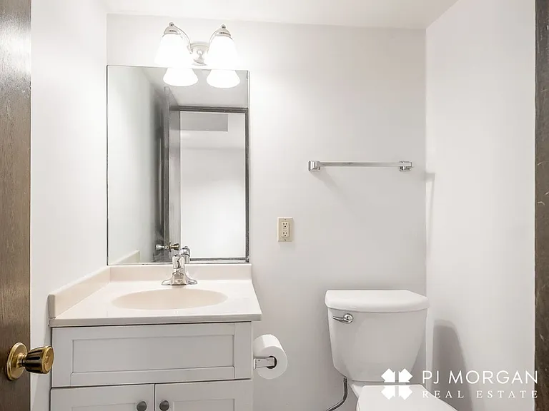 1312 S 118th St — Photo 14