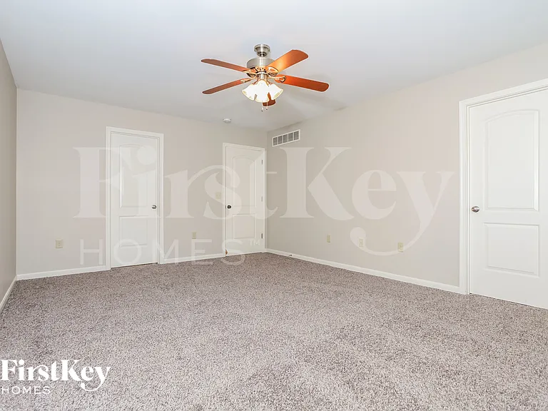 2724 Parkerridge Dr — Photo 4