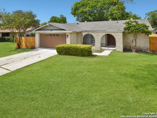 1315 Meadow Way Dr, San Antonio, TX 78227