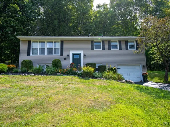 8711 S Greenbriar Ter, Boston, NY 14025
