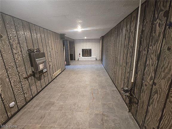 5th image of 15908 Invermere Ave