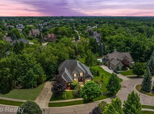 1518 Pondside Ct, Rochester, MI 48307