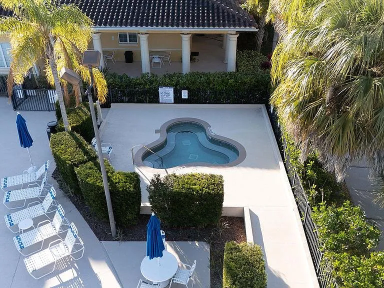 2795 Oakwater Dr — Photo 35