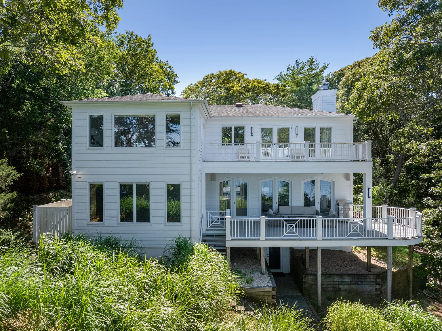 Waterfront Summer Rental — Photo 1