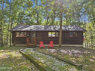 104 Sugarberry Ln, Greentown, PA 18426