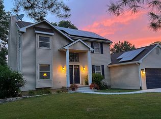 61430 Creekview Dr, South Lyon, MI 48178