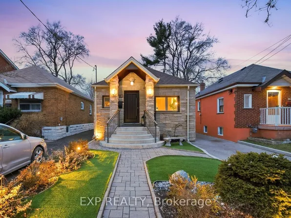 32 Victoria Blvd, Toronto, ON M6M 2C1