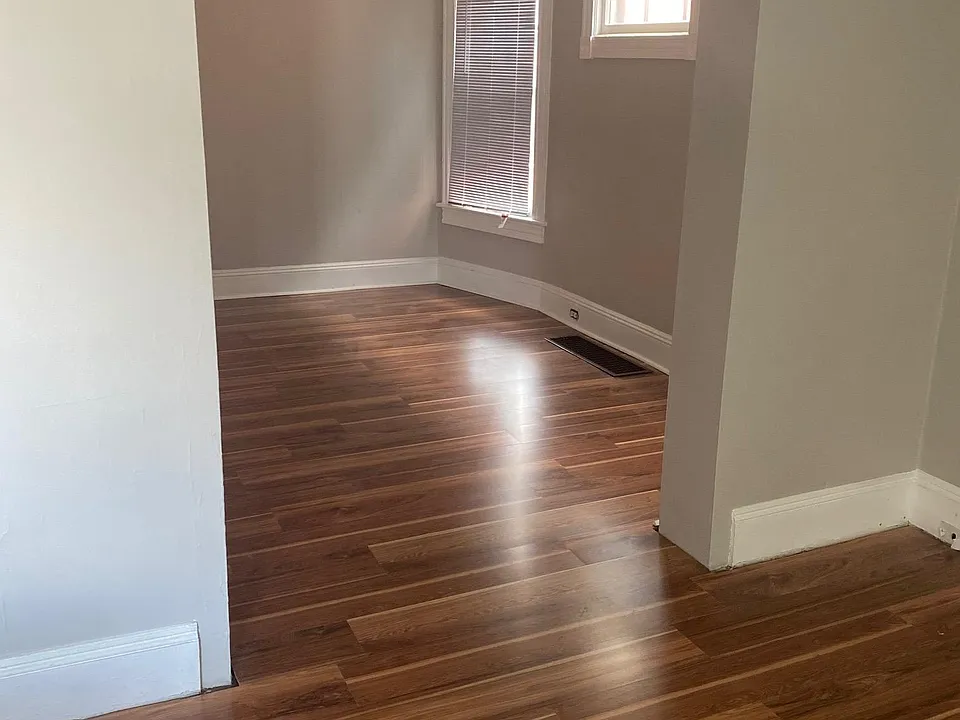 1119 W Elm St