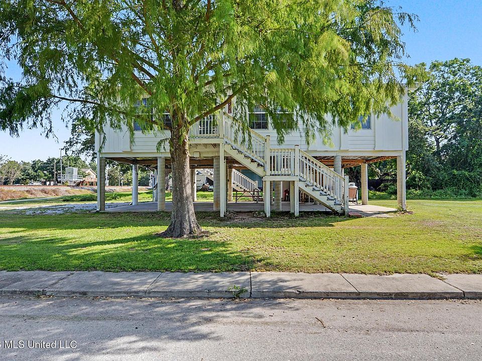 1st image of 242 Woodman Ave