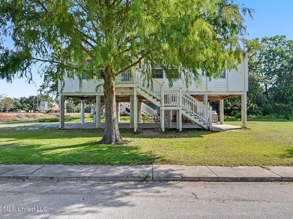 242 Woodman Ave, Pass Christian, MS 39571