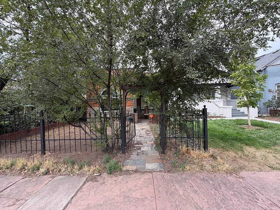 251 Fox St