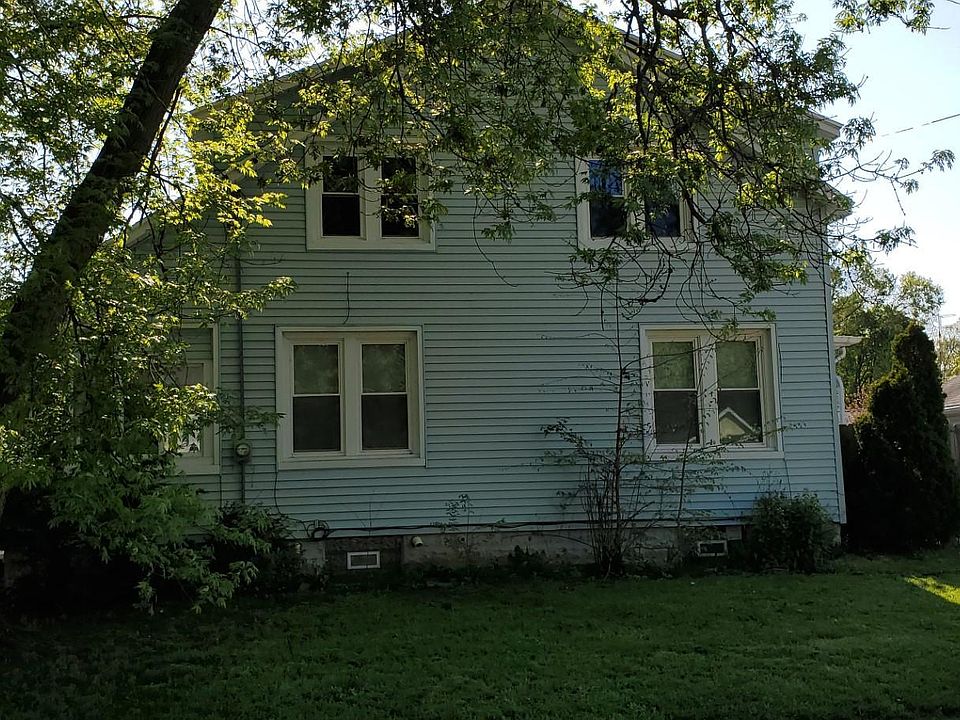 2nd image of 404 Kenwood St NE