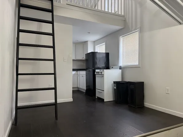 26 Poplar St, North East, PA 16428