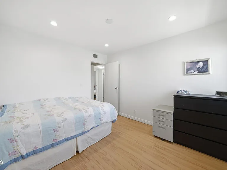 10260 Plainview Ave #12 — Photo 16