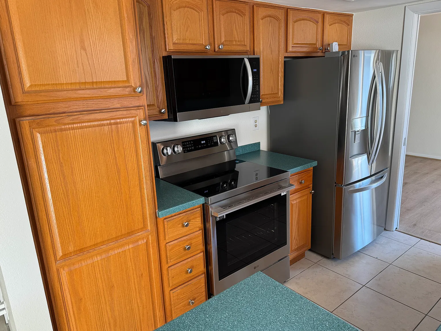 4 bed, 1700 sqft, $3,600 — Photo 4