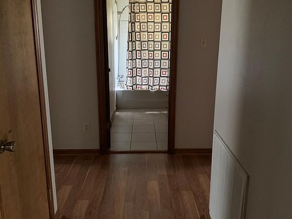 5th image of 1400 N Frankfort Ave