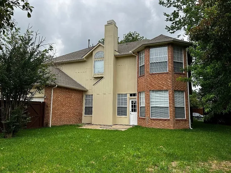 4606 Clay Dr — Photo 2