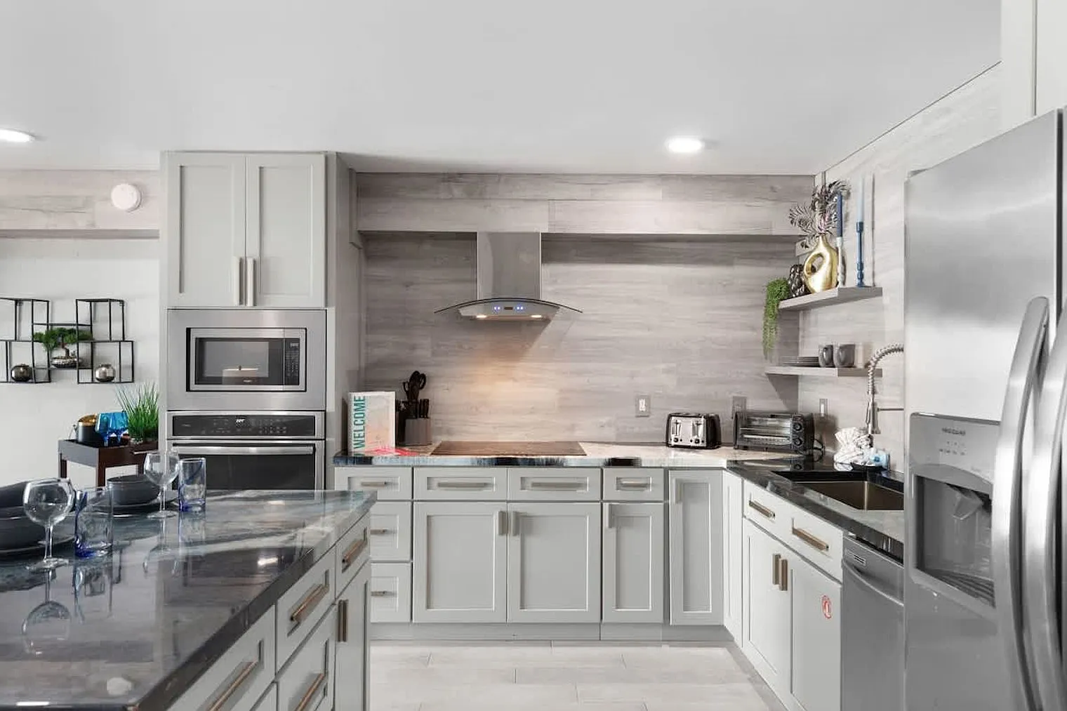 1 bed, 1.0 bath, 731 sqft, $1,718 — Photo 4