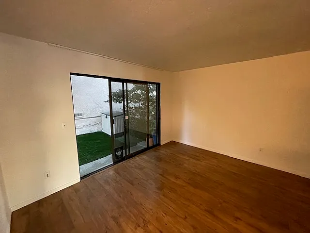 4267 5th Ave — Photo 10