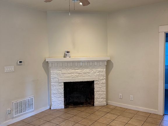 4th image of 1363 Holly Dr