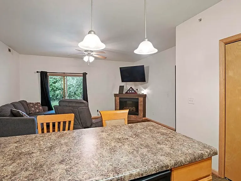 1092 Walnut Ave #107 — Photo 8