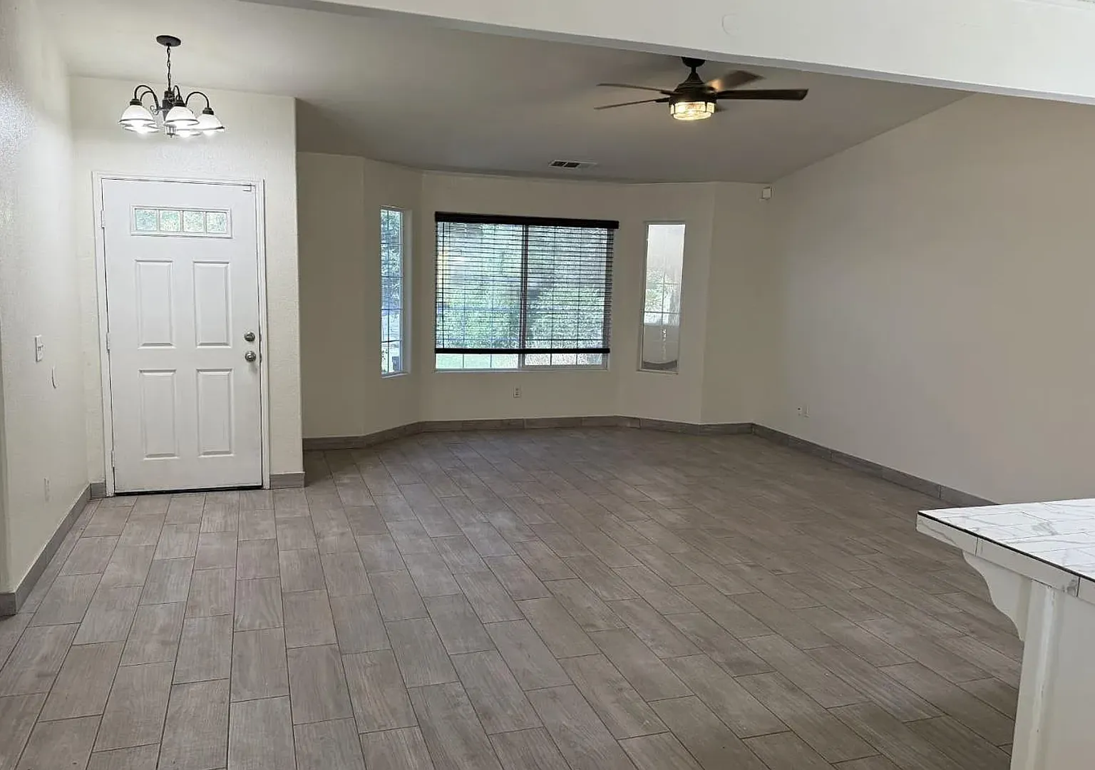 Cozy 4 bedroom, 2 bathroom home in Visalia — Photo 3