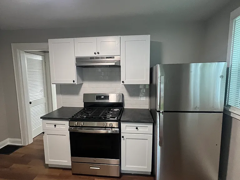 486 & 488 Southwood Ave #486 — Photo 9