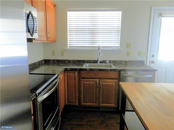 3rd image of 46 Stone Wood Ln
